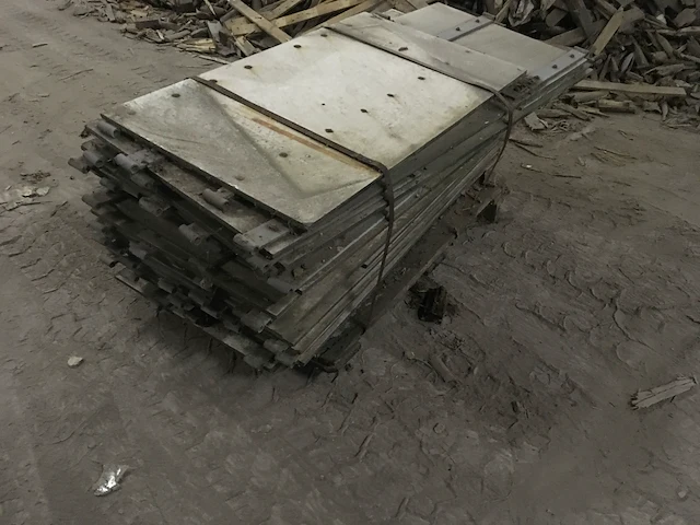 Partij plaatmateriaal met bevesting - afbeelding 2 van  3