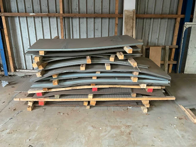 Partij plaatstaal - afbeelding 1 van  7