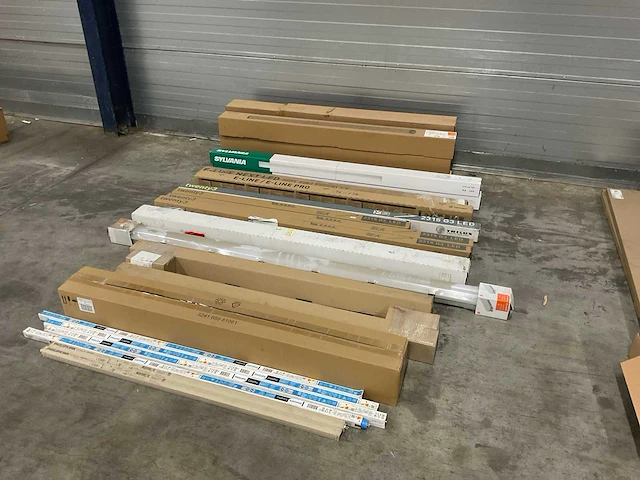 Partij plafondlampen & lichtlijnen (18x) - afbeelding 1 van  17