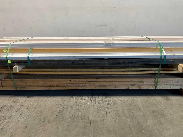 Partij planken diverse soorten en maten - afbeelding 2 van  12