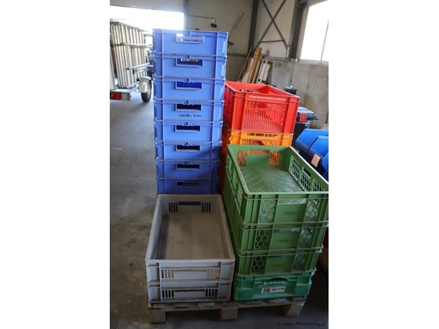 Partij plastic kratten - afbeelding 1 van  5