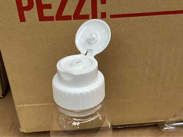Partij plastic pet flesjes met spuitdop - afbeelding 3 van  7