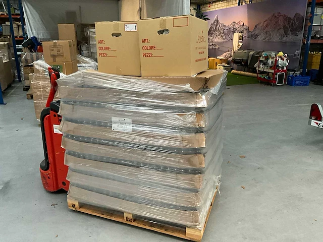Partij plastic pet flesjes met spuitdop - afbeelding 6 van  7