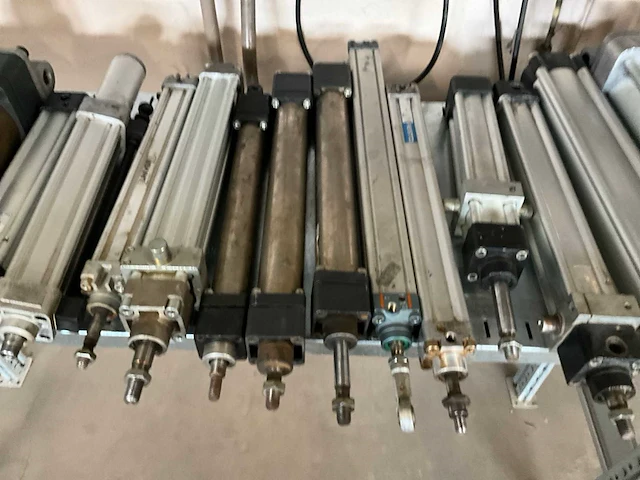 Partij pneumatische cilinders - afbeelding 8 van  9