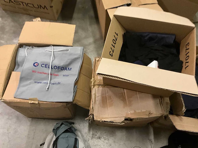 Partij polo’s en tassen - afbeelding 6 van  6