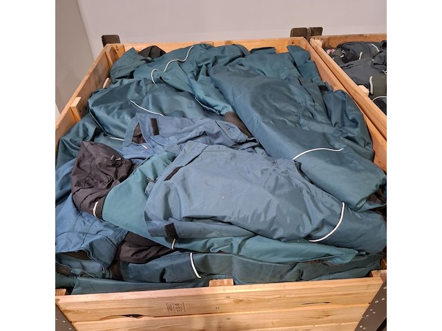 Partij poloshirts en jassen - afbeelding 2 van  5