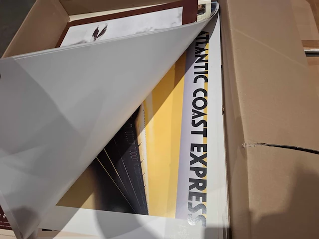 Partij posters, restanten, 3 pallets. - afbeelding 2 van  20