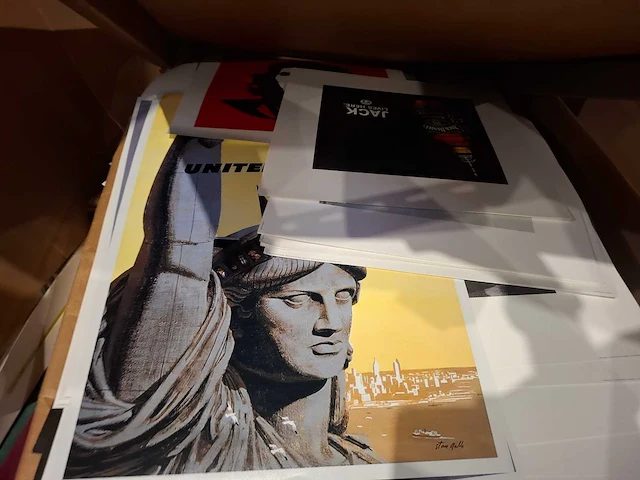 Partij posters, restanten, 3 pallets. - afbeelding 9 van  20