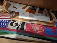 Partij posters, restanten, 3 pallets. - afbeelding 11 van  20