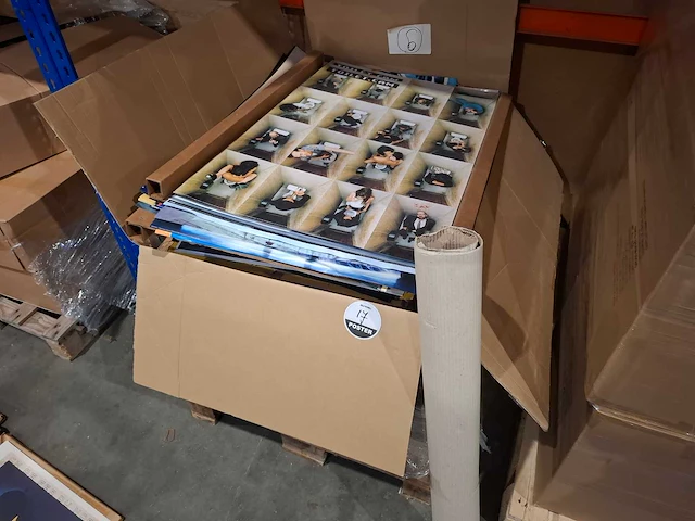 Partij posters, restanten, 3 pallets. - afbeelding 16 van  20
