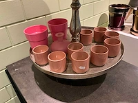 Partij potten diverse kleuren en (bloem)decoratie - afbeelding 4 van  10