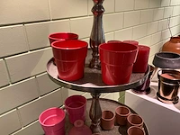 Partij potten diverse kleuren en (bloem)decoratie - afbeelding 5 van  10