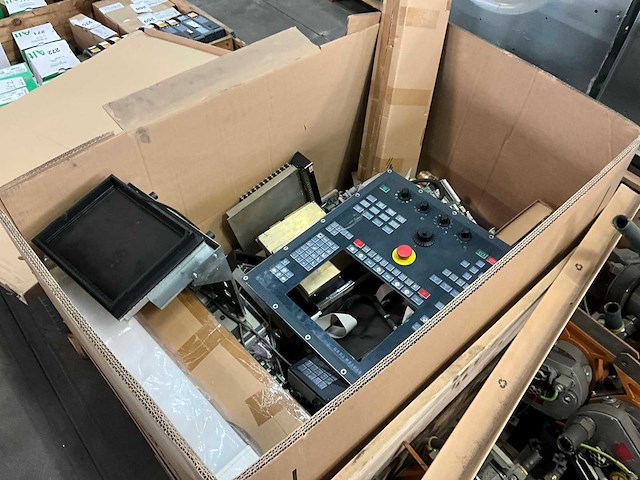 Partij procesapparatuur en installatiemateriaal - afbeelding 1 van  5