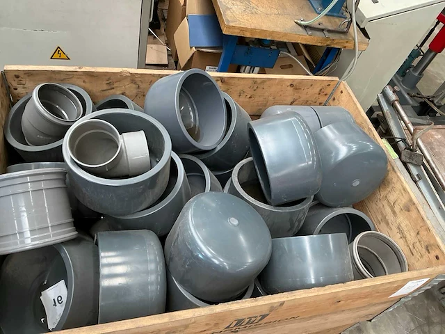 Partij pvc afsluiters en moffen - afbeelding 1 van  3