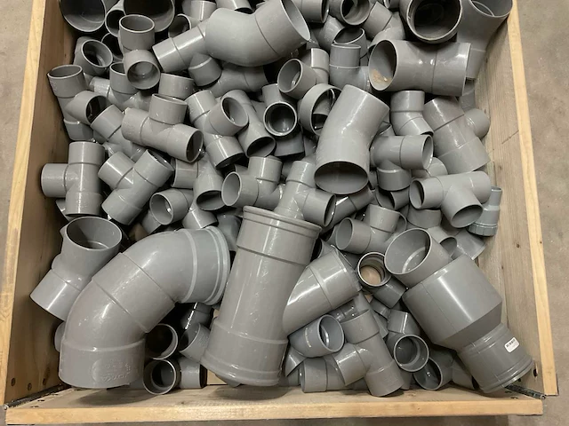 Partij pvc hulpstukken - afbeelding 2 van  3
