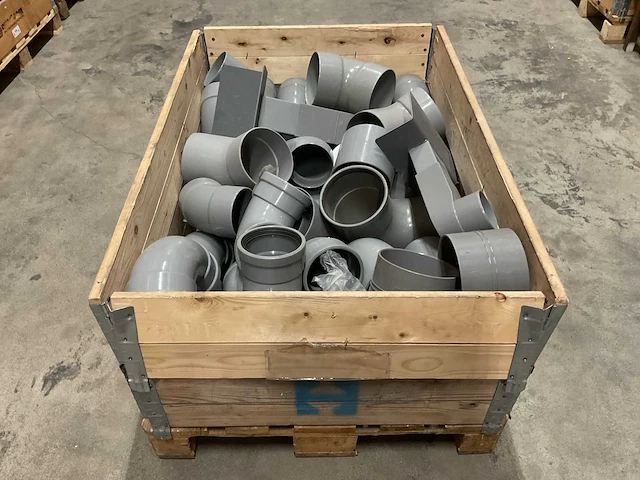 Partij pvc hulpstukken - afbeelding 1 van  3