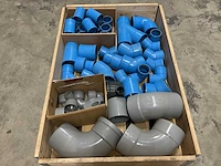 Partij pvc hulpstukken - afbeelding 1 van  6