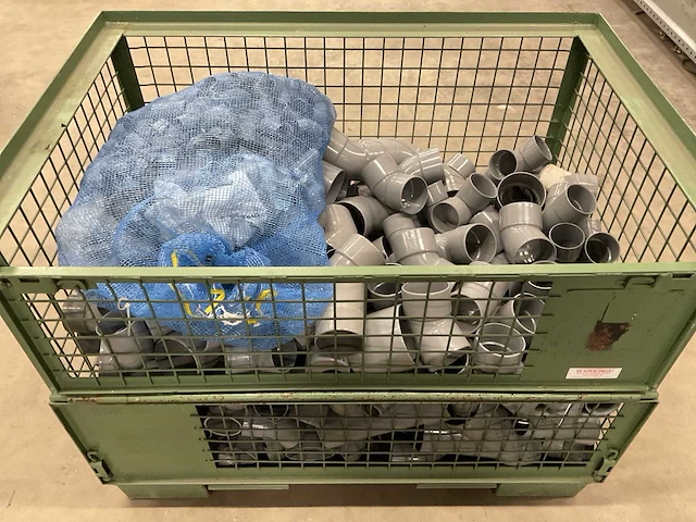Partij pvc hulpstukken - afbeelding 1 van  4