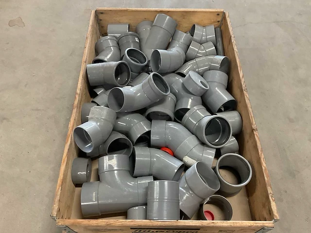 Partij pvc hulpstukken - afbeelding 1 van  3