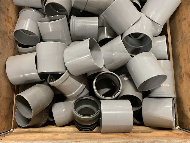 Partij pvc hulpstukken - afbeelding 2 van  3