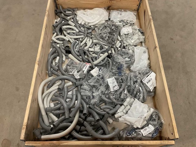 Partij pvc hulpstukken - afbeelding 1 van  3