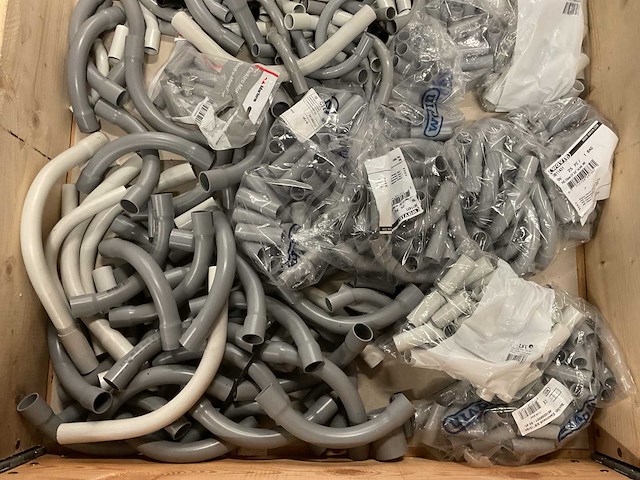 Partij pvc hulpstukken - afbeelding 2 van  3