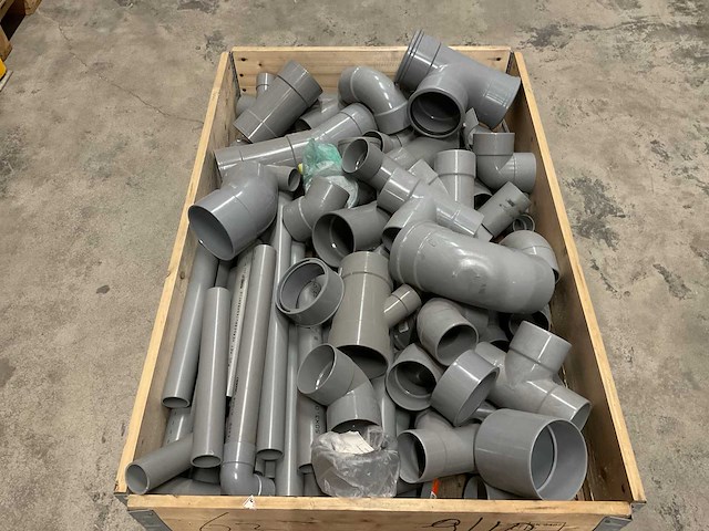 Partij pvc hulpstukken - afbeelding 1 van  3