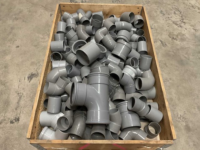 Partij pvc hulpstukken - afbeelding 1 van  3