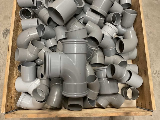 Partij pvc hulpstukken - afbeelding 2 van  3