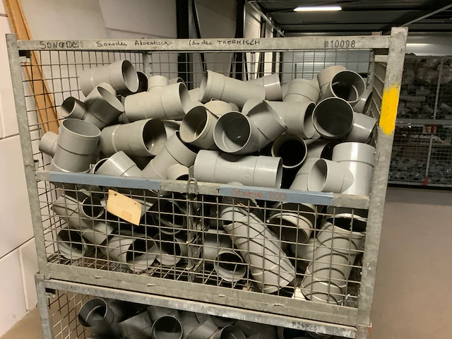 Partij pvc koppelingen - afbeelding 1 van  3