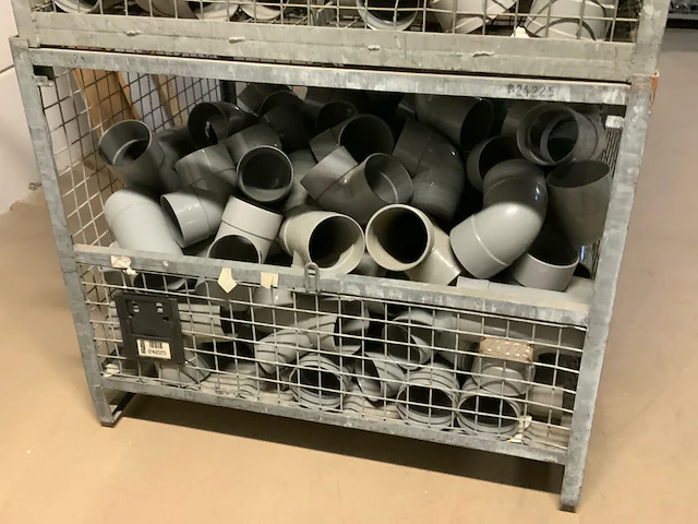 Partij pvc koppelingen - afbeelding 1 van  2