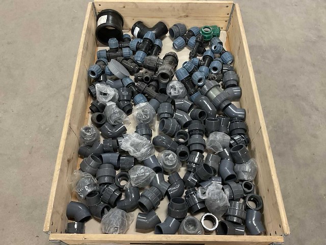 Partij pvc-u en pp hulpstukken - afbeelding 1 van  3