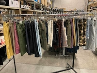 Partij reell/brixton/burton/volcom/vissla korte broeken (43x) - afbeelding 1 van  7