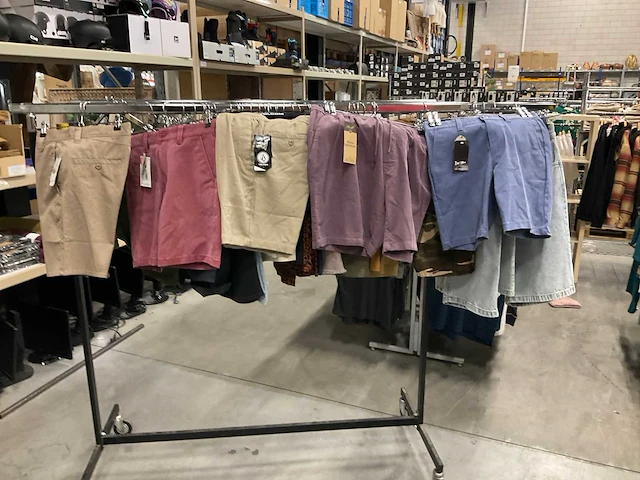 Partij reell/brixton/burton/volcom/vissla korte broeken (43x) - afbeelding 6 van  7