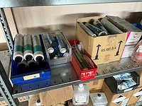 Partij reinigings & smeermiddelen - afbeelding 6 van  8
