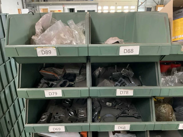 Partij remkrachtverdelers, luchtleidingen en luchtkoppelingen - afbeelding 13 van  33