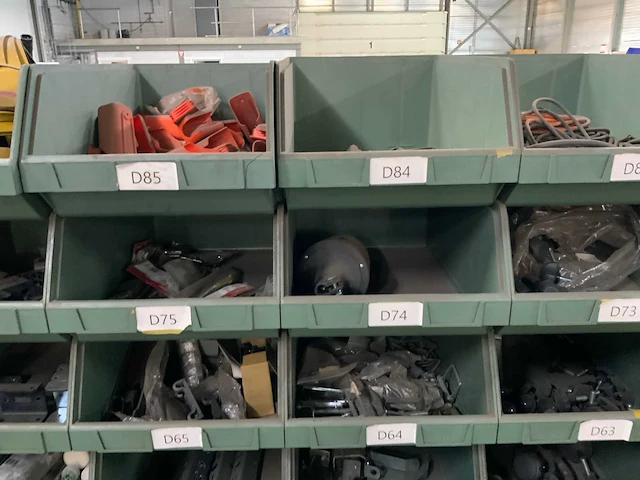 Partij remkrachtverdelers, luchtleidingen en luchtkoppelingen - afbeelding 15 van  33