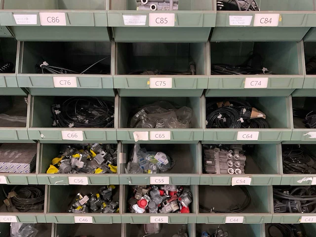 Partij remkrachtverdelers, luchtleidingen en luchtkoppelingen - afbeelding 31 van  33