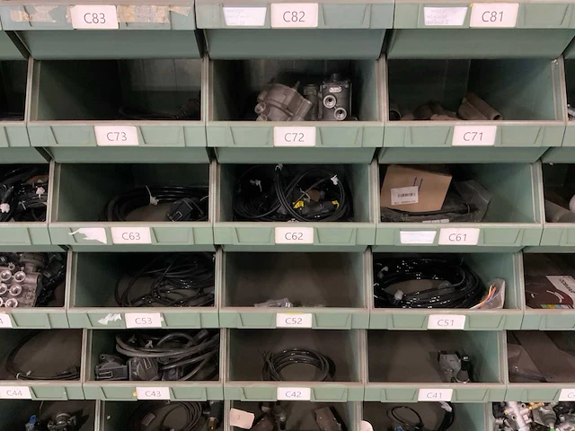 Partij remkrachtverdelers, luchtleidingen en luchtkoppelingen - afbeelding 32 van  33