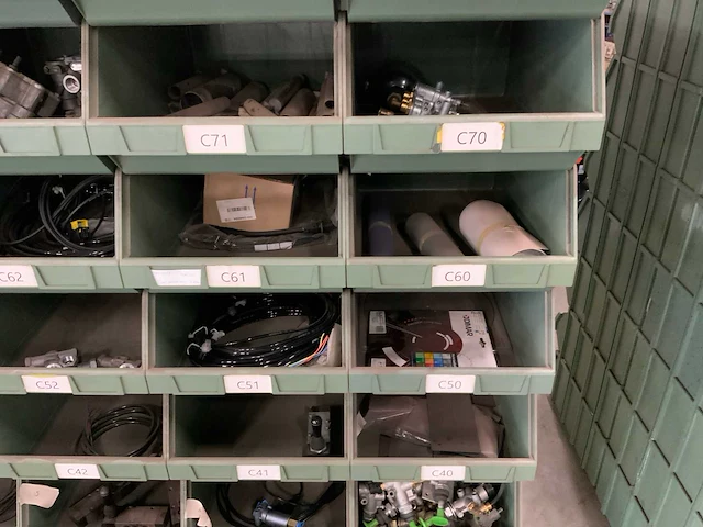 Partij remkrachtverdelers, luchtleidingen en luchtkoppelingen - afbeelding 33 van  33