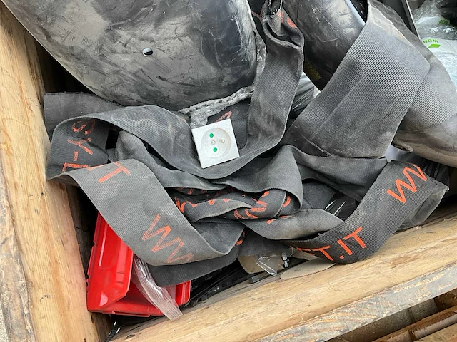 Partij reserveonderdelen voor machines - afbeelding 8 van  12