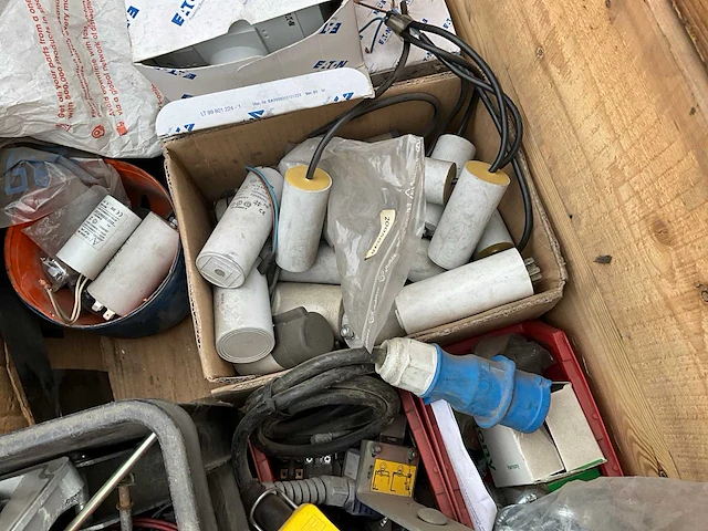 Partij reserveonderdelen voor machines - afbeelding 11 van  12