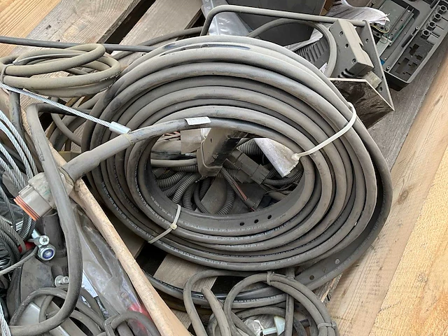 Partij reserveonderdelen voor machines - afbeelding 6 van  9