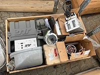 Partij reserveonderdelen voor machines - afbeelding 1 van  8