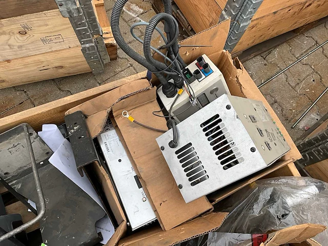 Partij reserveonderdelen voor machines - afbeelding 3 van  8