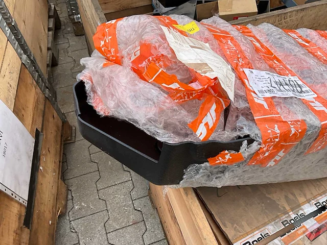 Partij reserveonderdelen voor machines - afbeelding 2 van  7