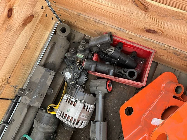 Partij reserveonderdelen voor machines - afbeelding 7 van  7