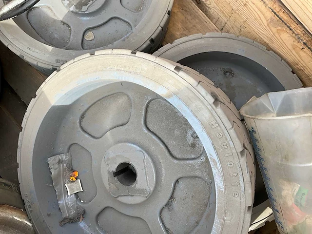 Partij reserveonderdelen voor machines - afbeelding 3 van  9