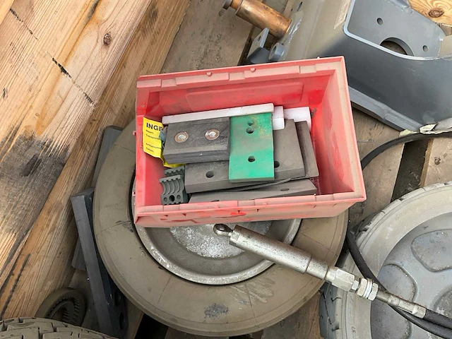 Partij reserveonderdelen voor machines - afbeelding 8 van  9