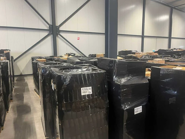 Partij retourgoederen - pc / monitors - 596 items - afbeelding 3 van  5